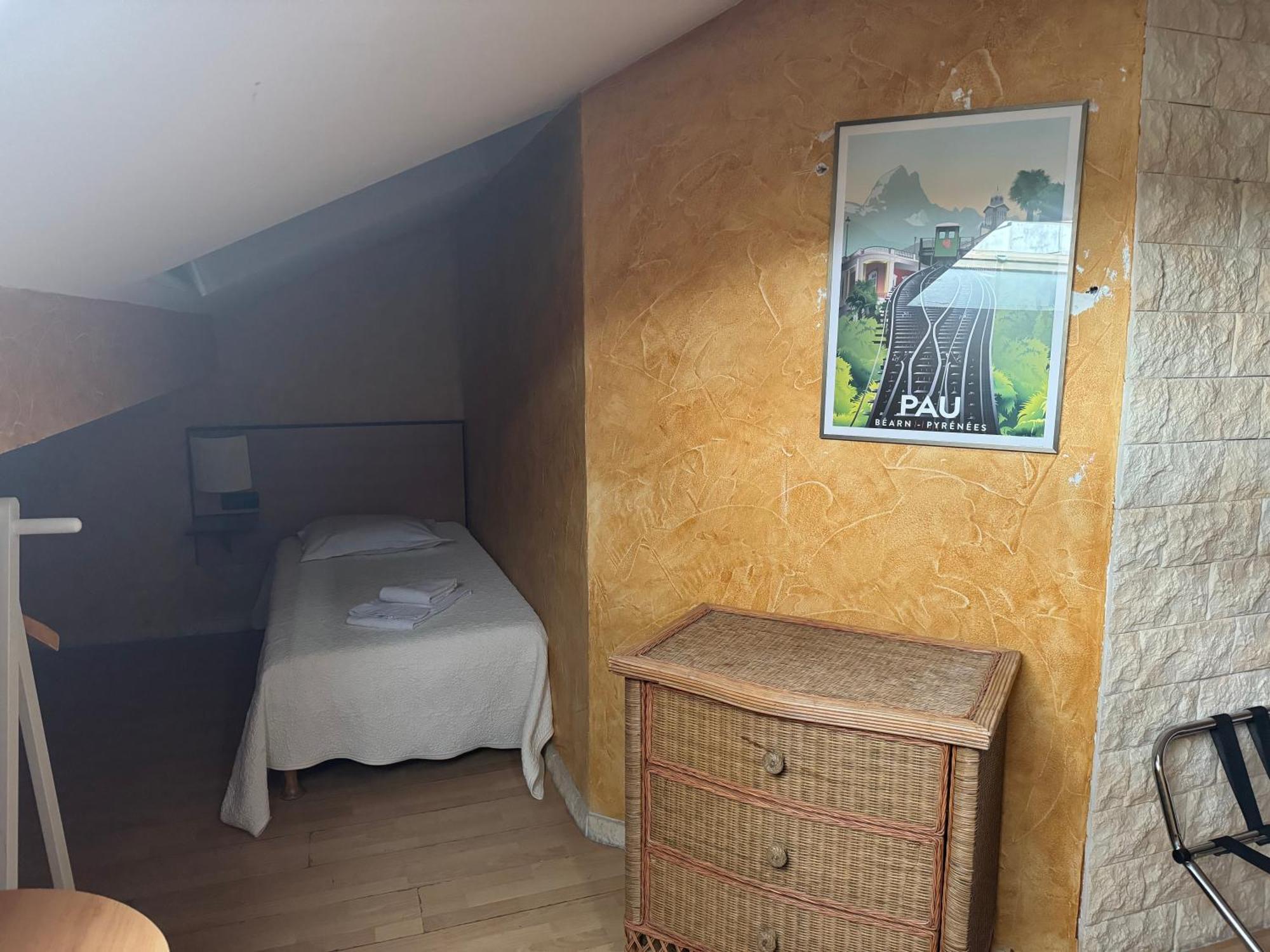 Hotel Bosquet Pau Centre - Self Check In Budget Hotel Exterior foto